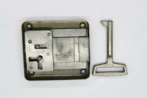 Cerradura de caja muebles cerradura atornillada espina 50 mm izquierda RDA antigua norma TGL - Imagen 1 de 6