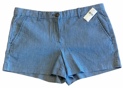 Gap Women’s Shorts Pinstripe Blue White Classic Vacation Comfort Size 4 NWT - Image 1 of 3