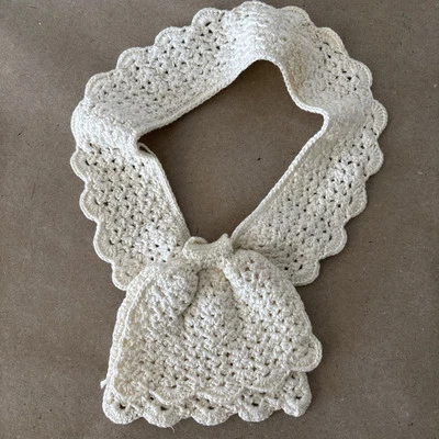 Cuello babero extraíble de ganchillo hecho a mano marfil vintage Cottagecore preppy festoneado Foto 1 de 4
