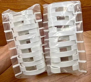 ✅ LOT OF 28 SEIKO WATCH WHITE PLASTIC DISPLAY STAND HOLDERS - Picture 1 of 10
