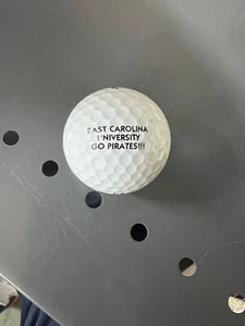 LOGO PELOTA DE GOLF - (1) ORIGINAL 2015 NCAA EAST CAROLINA UNIVERSITY GO PIRATES! PROV - Imagen 1 de 1