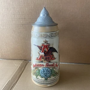 ***Anheuser Busch Budweiser limitierte Serie H Bierkrüge mit Deckel von Ceramarte**** - Bild 1 von 6
