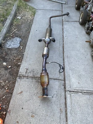 2004 to 2009 Toyota Prius Catalytic Converter Exhaust Muffler Original Equipment - Image 1 of 3