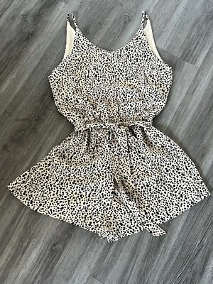 Mameluco corto con diseño de leopardo She + Sky Foto 1 de 4