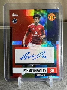 2024-25 TOPPS MANCHESTER UNITED TEAM SET ETHAN WHEATLEY RC AUTOMÁTICO AZUL/250 #AU-EW - Imagen 1 de 2