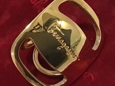 ANILLO PORTA BUFANDA SALVATORE FERRAGAMO Firmado “VARA” Foto 1 de 4