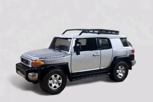 2007 TOYOTA FJ CRUISER Diorama Collectible DieCast Model Truck 1:64 Silver LOOSE - Picture 1 of 8