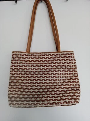 Monedero tejido cesta cuero Unisa. Beige y marrón. 12x9x4,5 pulgadas. Foto 1 de 4