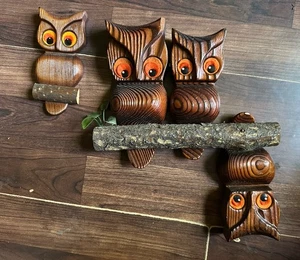 2 Vintage Holz Eule Wandbehänge 4 Vögel Retro MCM kitschig Deko guter Zustand - Bild 1 von 5