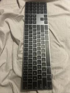 Apple Magic Keyboard with Numeric Keypad Space Black + USB-C to Lightning cable - Picture 1 of 3