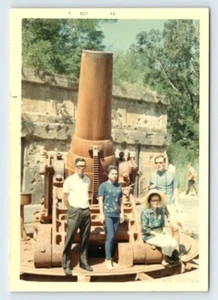 Vintage Photo Men & Women Corregidor Manila Philippines 1960's SYB17 b - Picture 1 of 2
