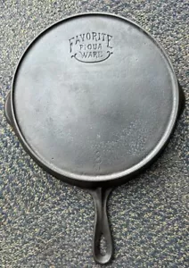 RARE Favorite Piqua Ware "Smiley Face" #8A Cast Iron Skillet Sits FLAT ON GLASS! - Picture 1 of 13