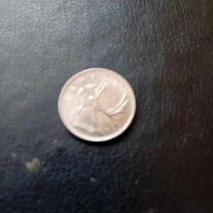 25 Cent Canada Coin from 1974 in Good Collectible Condition to Keep. Used. - Picture 1 of 2