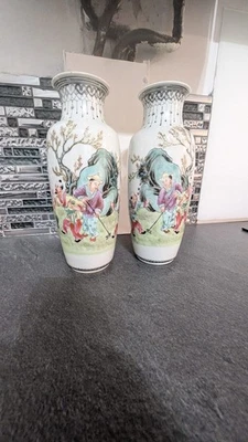  Paire de vases en porcelaine chinoise – décor famille rose – scène traditionnel - Photo 1/4