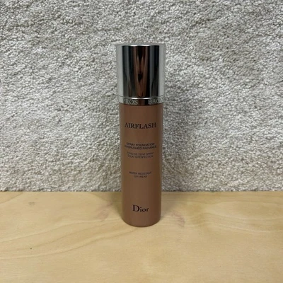 Base en spray Dior 302 95 % COMPLETA entre bastidores Airflash brillo aerógrafo Foto 1 de 4