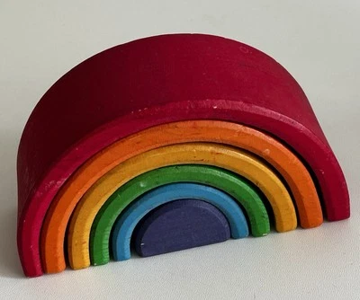 Juguete tradicional apilable arco iris mediano de madera GRIMMS de 6 piezas Foto 1 de 4