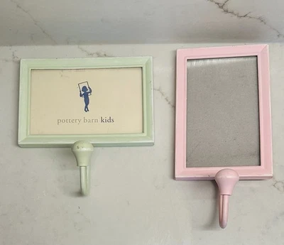 Juego de 2 marcos de metal pintados Pottery Barn Kids con gancho para toalla de albornoz chaqueta Foto 1 de 4
