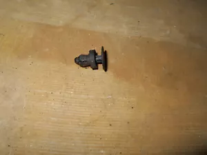 98 Civic 1.6 A.T. LX 1998 limpiaparabrisas capó montaje pasador con clip - Imagen 1 de 7