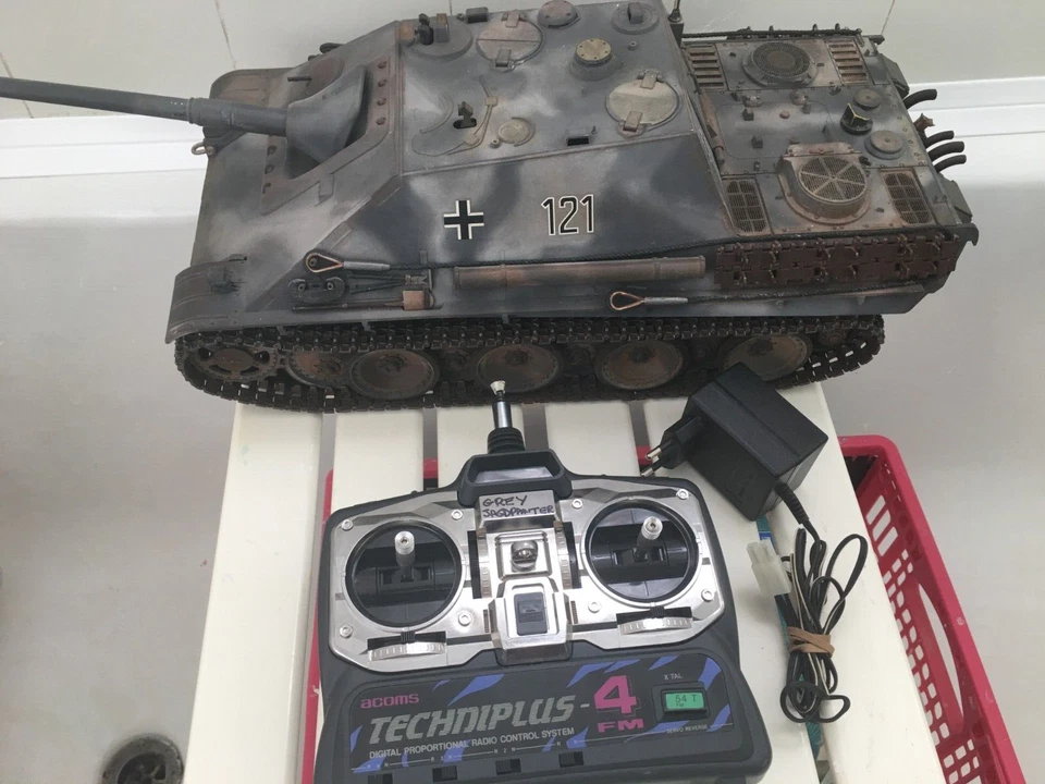 TAMIYA 16 SCALE   GERMAN JAGDPANTHER FULL OPTION PACK METAL TRACKS  RARE - Image 1 of 4