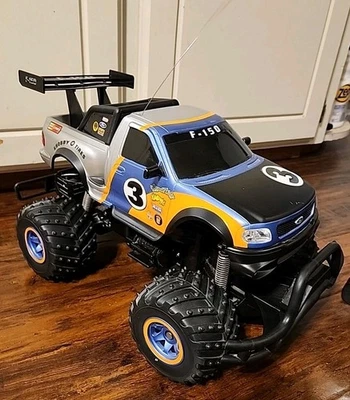 Radio Shack Ford F150 de los años 80 de colección doble motor RC coche camión funcionando. Foto 1 de 4