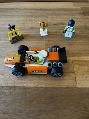 LEGO City Grandes Vehículos Juego de Carreras 60322 Coche de Carreras 100% COMPLETO Podio Trofeo Foto 1 de 2