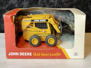 1/32 Ertl John Deere 6675 Skid Steer Loader 1994 - Picture 1 of 11