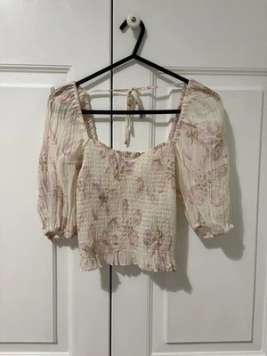 Women’s H&M Cropped Pink Floral Linen Top Size XS - Image 1 of 3