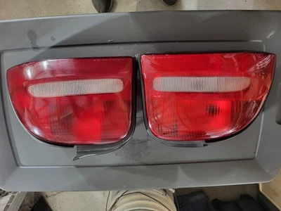 Luces traseras para un 1998 de neón Foto 1 de 2
