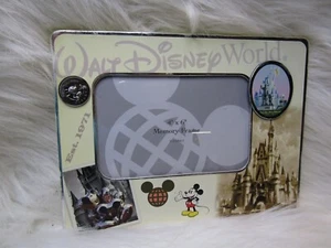 Pre-Owned Magic Kingdom Memory Frame by Disney Est. 1971 Mickey Mouse, Minney - Picture 1 of 5