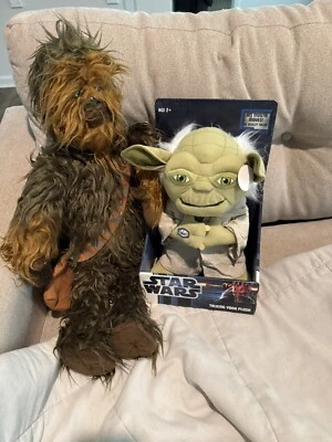 Peluche Star Wars Talking Yoda y peluche grande Chewbacca.  Vintage Nuevo Foto 1 de 4