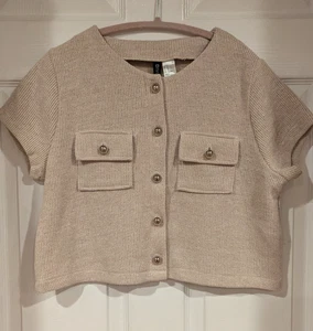 H&M Divided Women's Cropped Tan Jacket Big Buttons Pocket Front Classic SZ M NWT - Picture 1 of 6