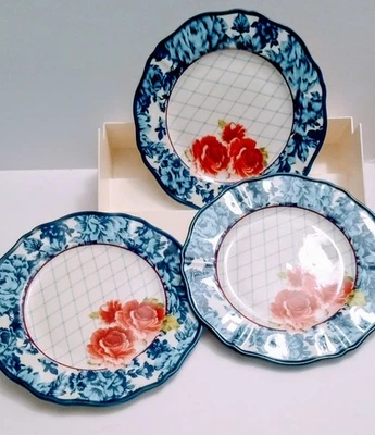 Platos de cena festoneados Pioneer Woman 10" 3 piezas. Foto 1 de 4