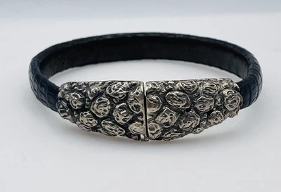 Brazalete Brazalete Lou Guerin Plata Esterlina y Cuero Negro Diseño Garra Foto 1 de 4
