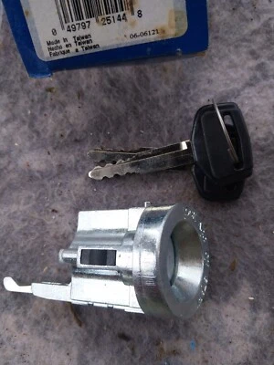 Ignition switch for an 87 toyotapick up - Image 1 of 4