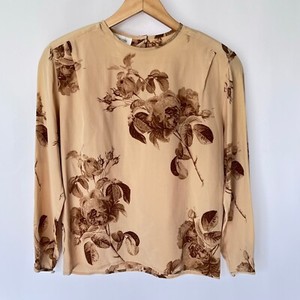 https://www.ebay.com/b/Jones-New-York-Silk-Blouse-Tops-for-Women/53159/bn_5100813