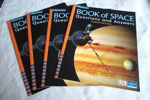 4 Book of Space: Questions and Answers by Rosie McCormick 2004, Trade Paperback - Foto 1 di 4
