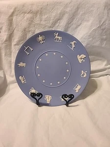 Vintage Wedgwood Jasperware Zodiac Plate 9.5" Blue And White Raised Zodiac Signs - Bild 1 von 10