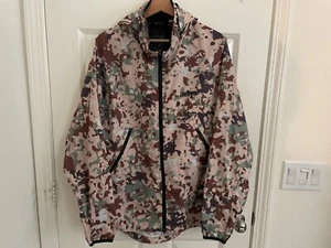 UNDFTD JACKET PACKABLE CAMO SIZE LARGE WINDBREAKER HOODED UNDEFEATED - Picture 1 of 11