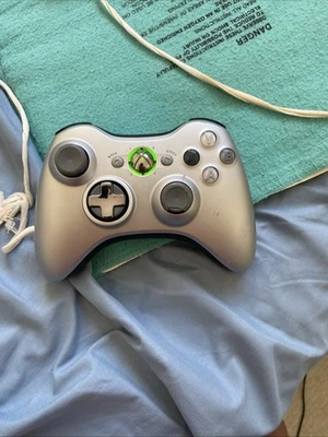 Official Microsoft Xbox 360 Wireless Controller Silver, Fully TESTED - Image 1 of 4