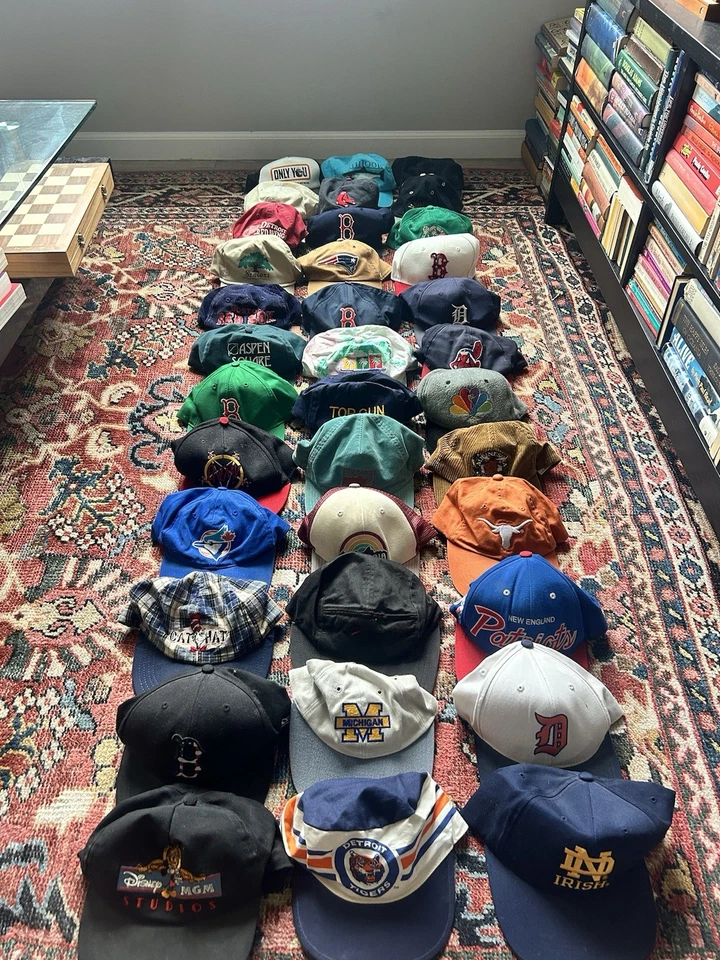 Lote De Colección De 36 Sombreros Deportes Disney MLB NFL Foto 1 de 4