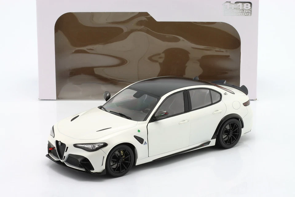 Alfa Romeo Giulia GTA Baujahr 2022 trofeo wei� 1:18 Solido
