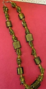 VINTAGE GREEN NECKLACE. 12" LENGTH. - Bild 1 von 3