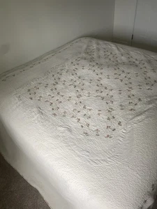 Embroidered Shabby Chic Long FULL/QUEEN Quilt White Soft Pink Roses 100% Cotton - Picture 1 of 9