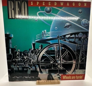 REO SPEEDWAGON - WHEELS ARE TURNIN - EPIC 39593 - VINYL LP 12" - Picture 1 of 5