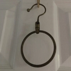 Vintage Voll Massiv Messing Schal/Bindering Aufhänger mit Haken 3,25" T x 6,5" H - Bild 1 von 6