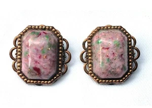 Pendientes de clip Lucita con confeti púrpura acabado cobre años 30-40 vintage - Imagen 1 de 2