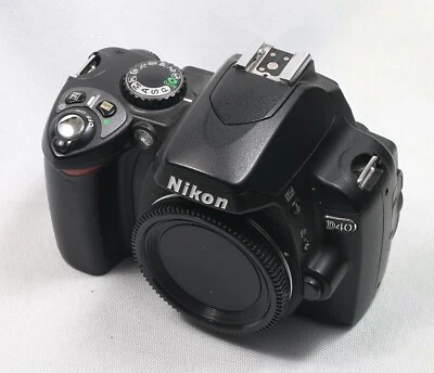 Nikon D D40 6.1 MP Digital SLR Camera 8316 - Image 1 of 4