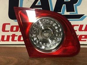 2006 VOLKSWAGEN PASSAT LEFT/DRIVER INNER TAIL LIGHT #33 OEM - Foto 1 di 3