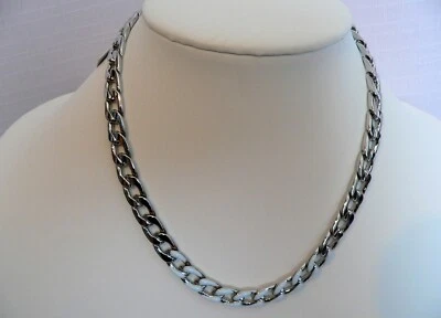 Collar Park Lane "LANCE" en Plata con Eslabones de Acento Azul Bebé Bonito Reg. $94 Foto 1 de 4