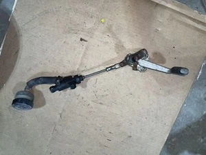 1986 FZ 600 left shifter foot peg bracket rear set linkage Yamaha FZ600 86 87 88 - Picture 1 of 2